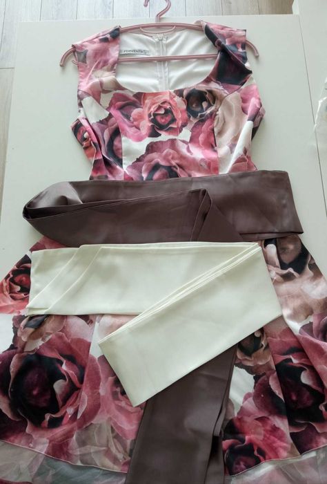 Дамска рокля за официални поводи