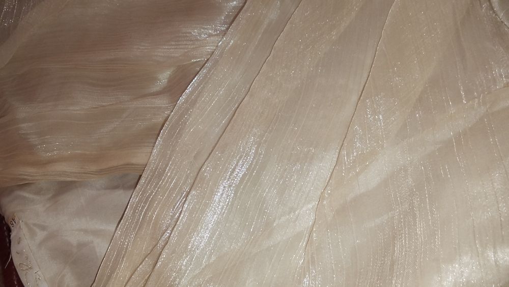 Ayol qizlar uchun juda chiroyli koʻylak sotiladi