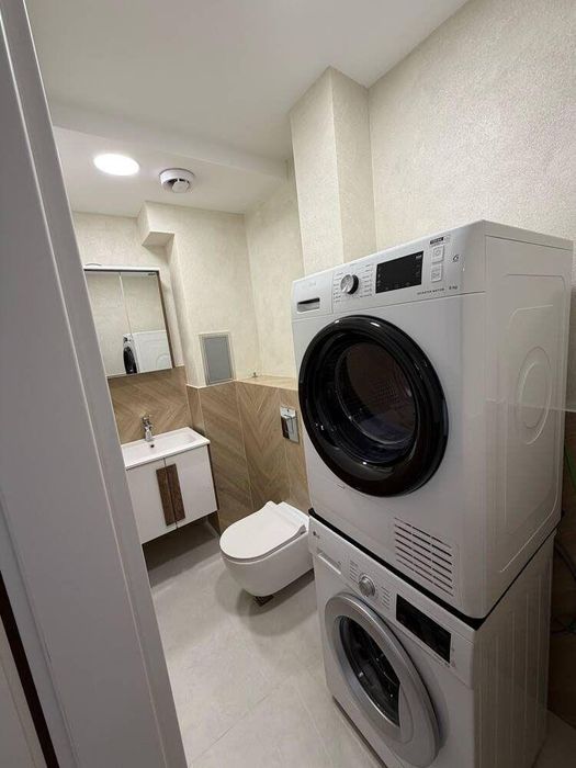 Дава се под наем Тристаен апартамент в София, Полигона - 130 кв.м за 1121.49 € - Снимка #9