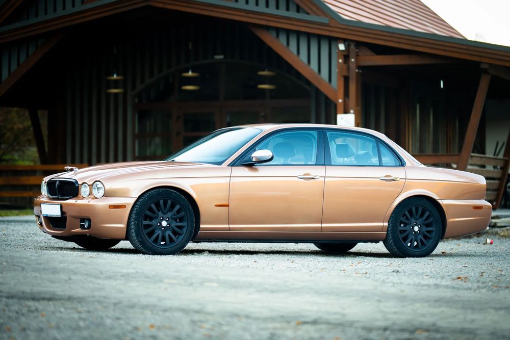 Jaguar XJ