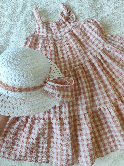 Чисто нова детска рокля в комплект със шапка 4г/7г