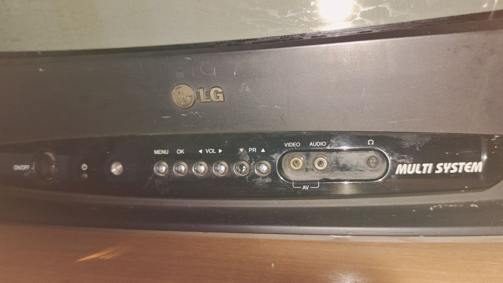 Продам телевизор старого образца.