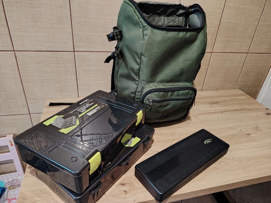 Vând rucsac/geanta pescuit Delphin!