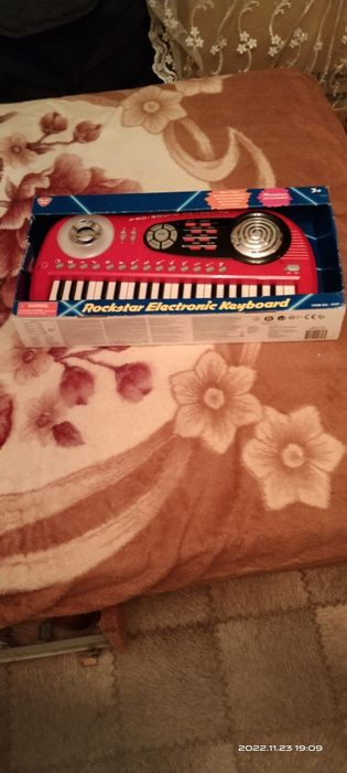 Электронный синтезатор PLAYGO