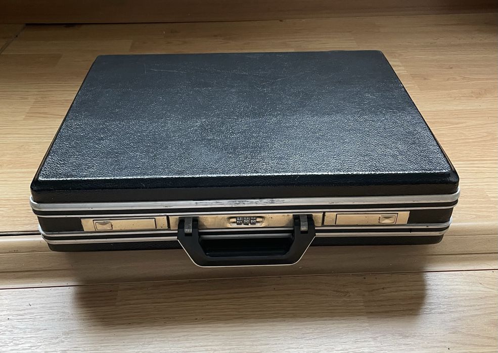 Geanta/servieta/diplomat din ebonita cu cifru