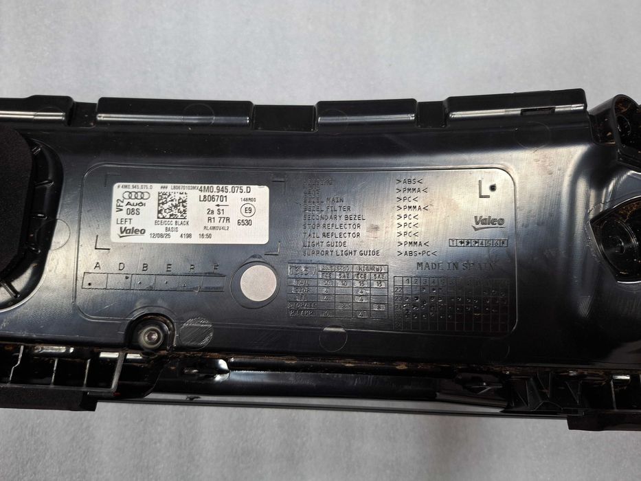 4M0945075D Нов Ляв Стоп Audi Q7 SQ7 Европа