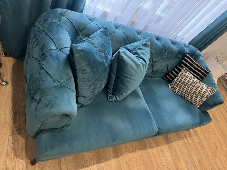 Удобен диван с кресло