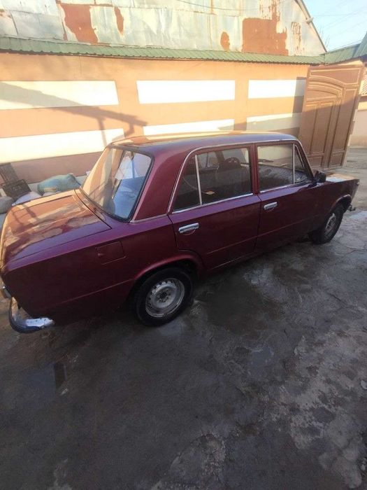 Gaz 2101 srochna sotiladi
