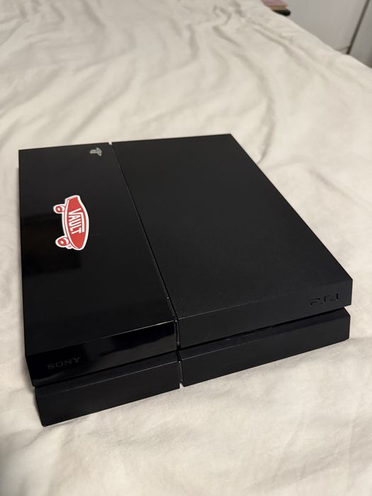 PlayStation 4,  cu 2 controllere