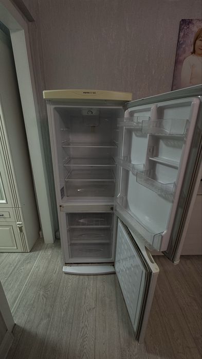 Продается Холодильник LG