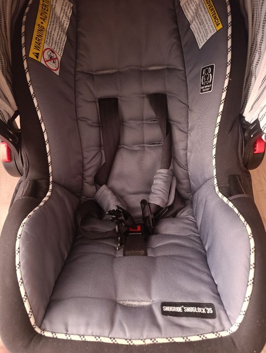 Graco Click Connect – бебешко столче за кола с база.