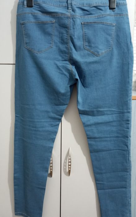 Blugi de damă subțiri, mărimea 40-42