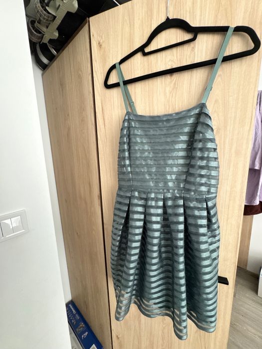 Красива зелена рокля