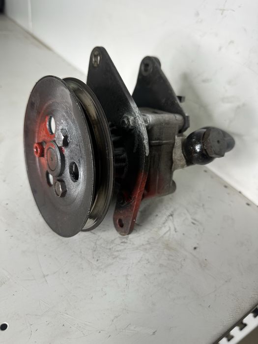 Насос гидроусилителя руля (ГУР) Audi 80 B4 2.3