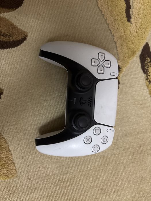 PS 5 в комплекте 3 диска и два геймпада