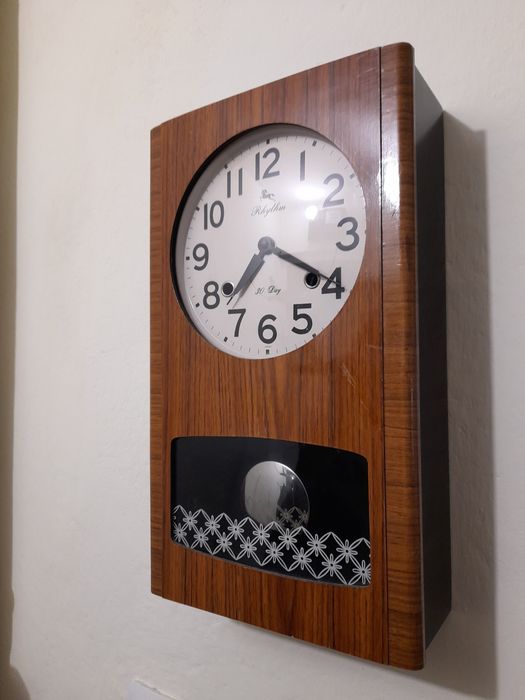 Ceas,Pendulă de perete