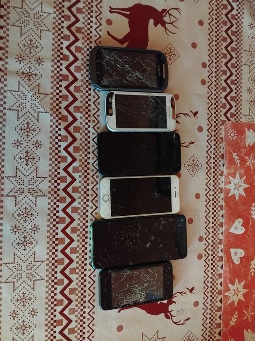 Vând telefoane piese