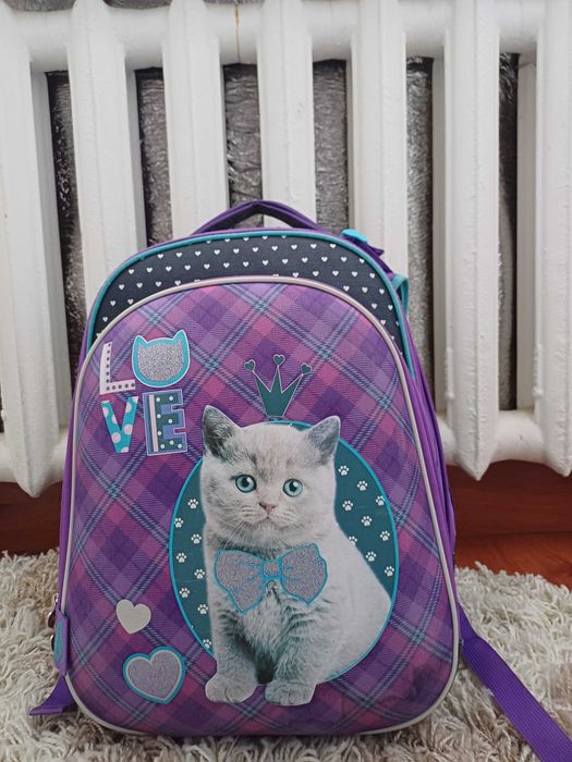 Продам школьный рюкзак для девочки.