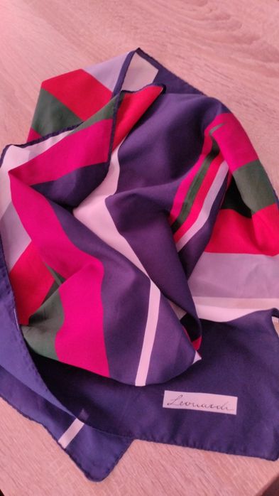 Дамски копринени шалове