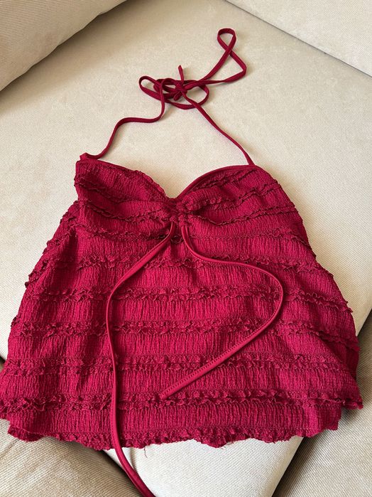 Червен топ, перфектен за специални случаи