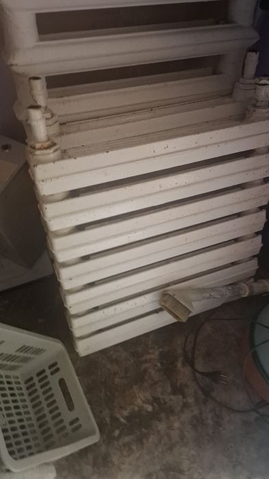 Продам чугунные батареи.