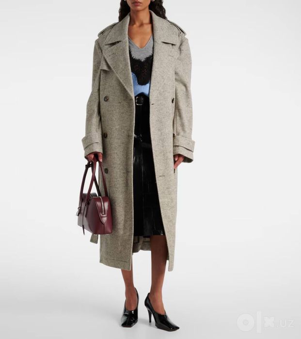 Тонкое пальто Massimo Dutti.