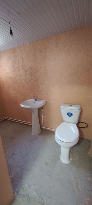 2 хужалик ховли срочно сотилади.