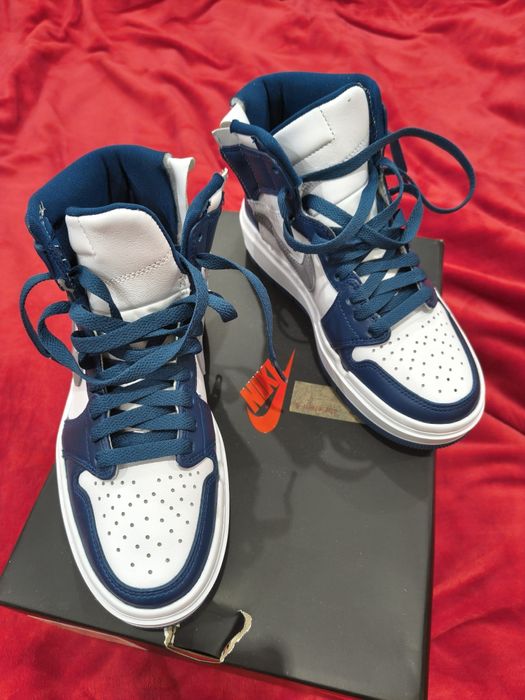 Vând Sneaker inalt Air jordan 1,albastru gențiana,alb gri.