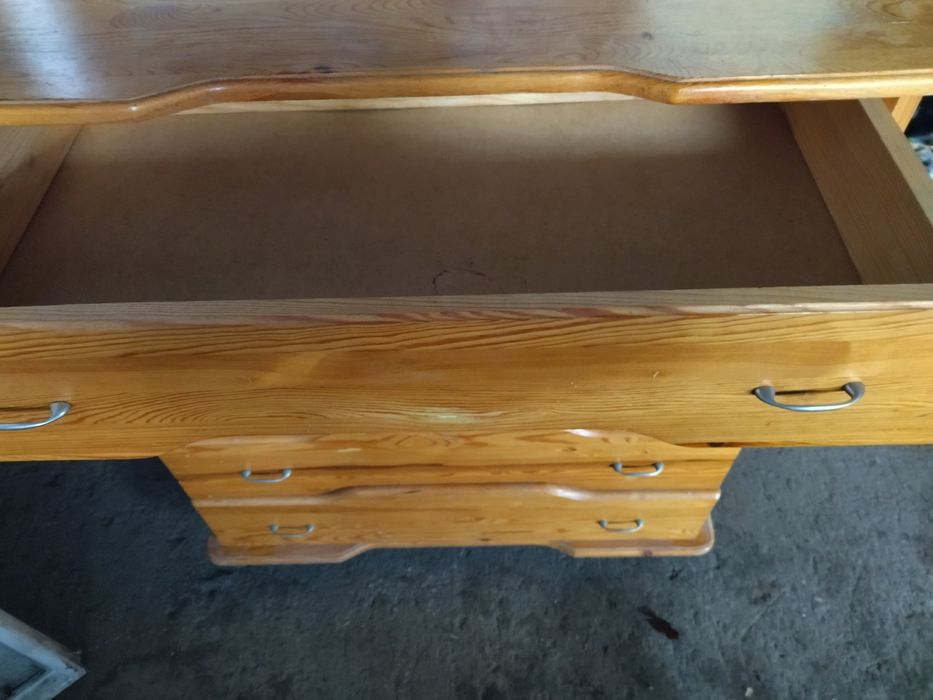 Трикрилен гардероб масивно дърво и скрин