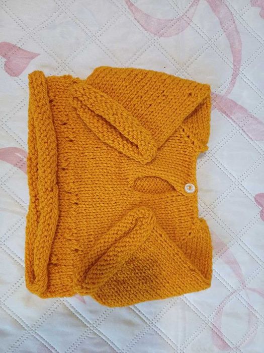 Плетен пуловер за бебе