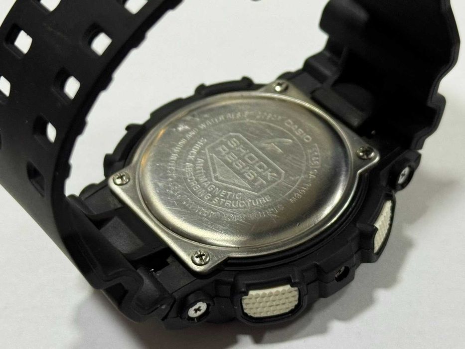 Часовник Casio G-Shock GA-110BW