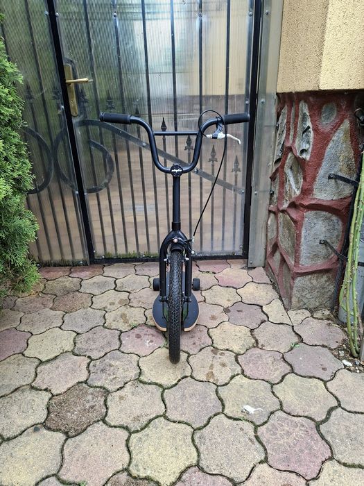 Vând trotinetă Sbyke stocuri epuizate in Romania, stare foarte bună.