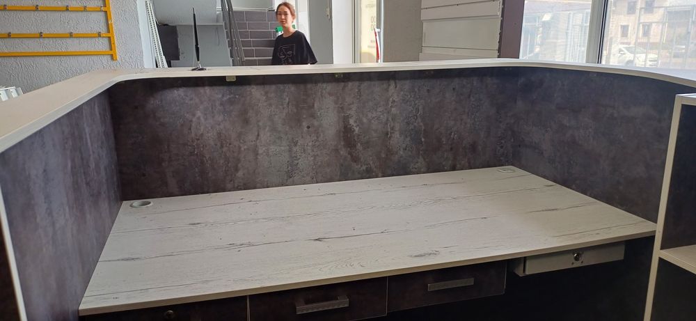 Продам офисный  стол