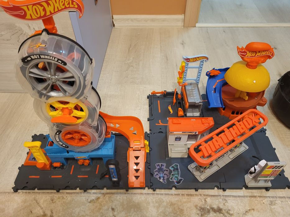 Лот писти Hot Wheels(хот уилс)