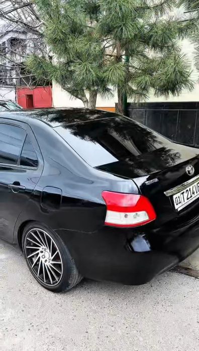 Tayota Yaris sotiladi .