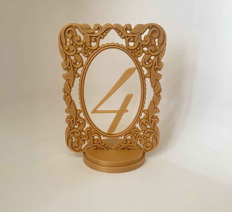 Табелки с номера за маси