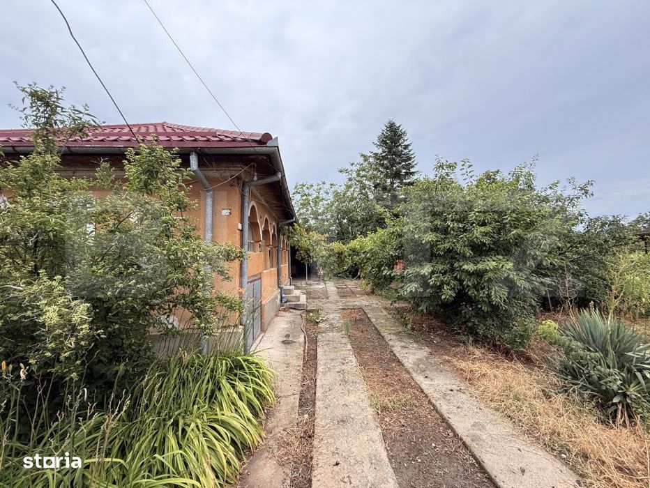 Teren IV 1.308 mp, cu casa veche si grajd, dubla deschidere, zona Prea