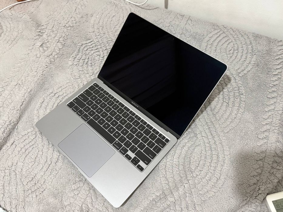 MacBook Air 13" 2020 | Core i7 | 16GB RAM | 512GB SSD