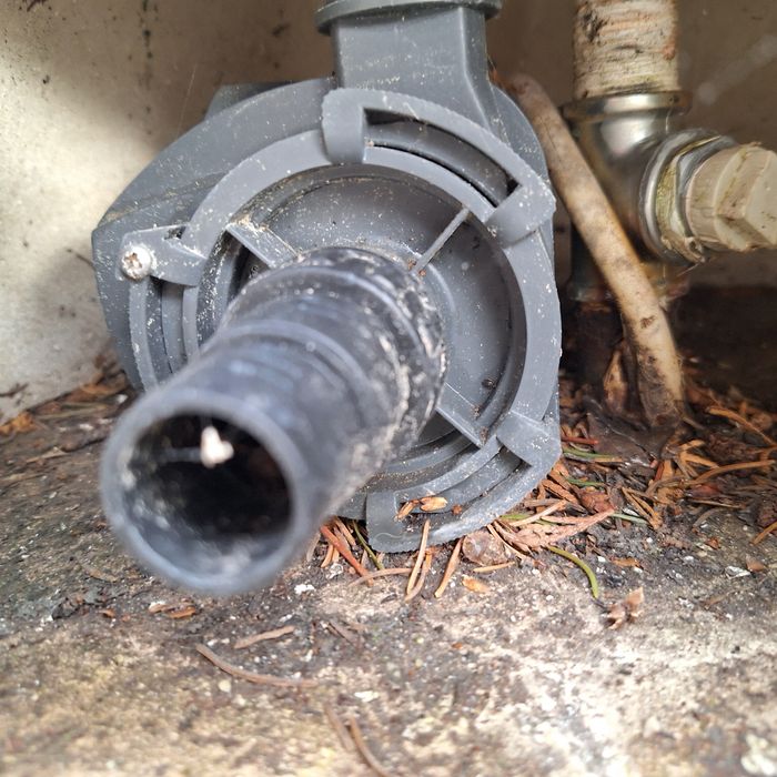 Артезиански градински фонтан с помпа