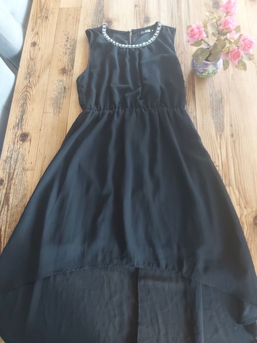 Красива черна рокля