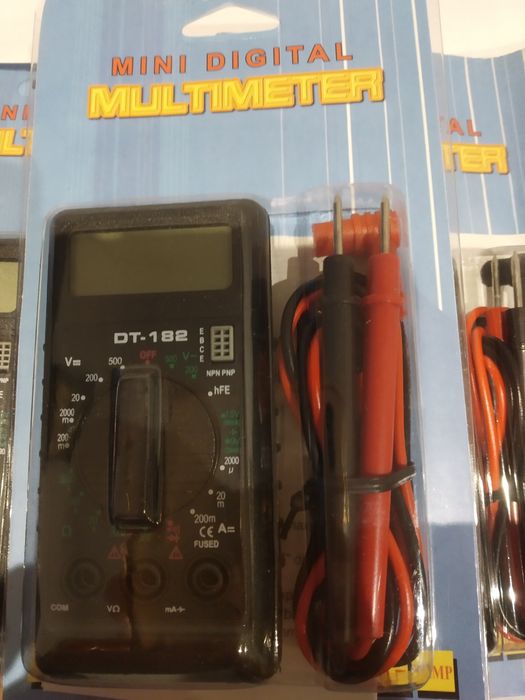 Компактен мултицет-мултиметър