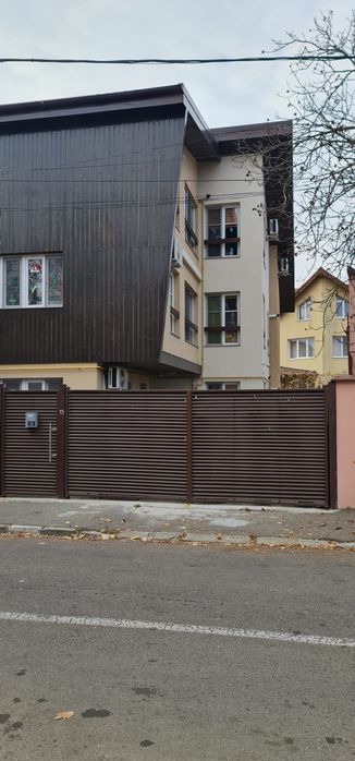 Închiriez imobil P+E+M, ideal clinica, grădinița after school, 50/20UK