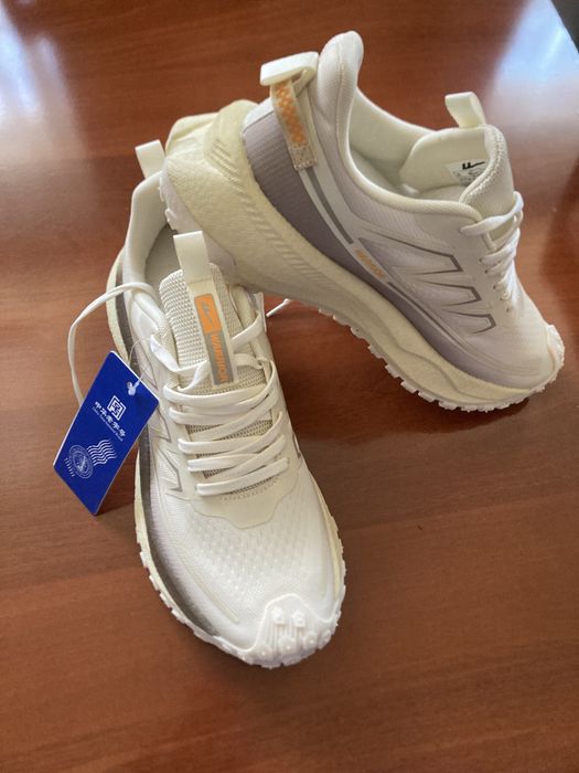 Мужские кроссовки новые