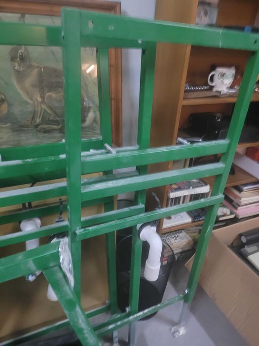 Продавам стойки за мивки