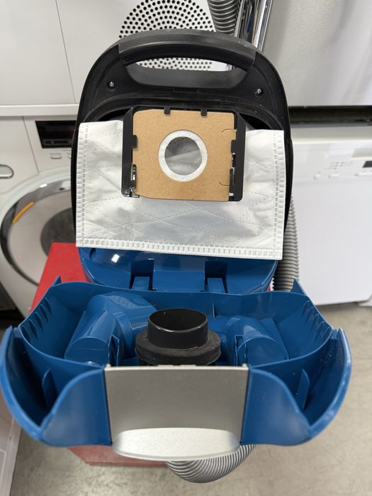 Прахосмукачка AEG