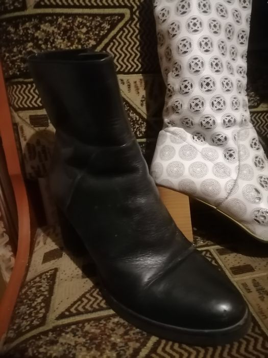 Продам сапожки женские