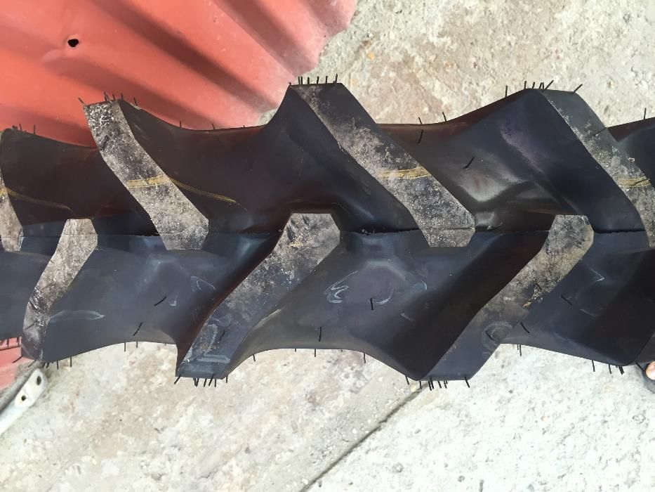 Vand cauciucuri pentru tractoare japoneze 8,3x22