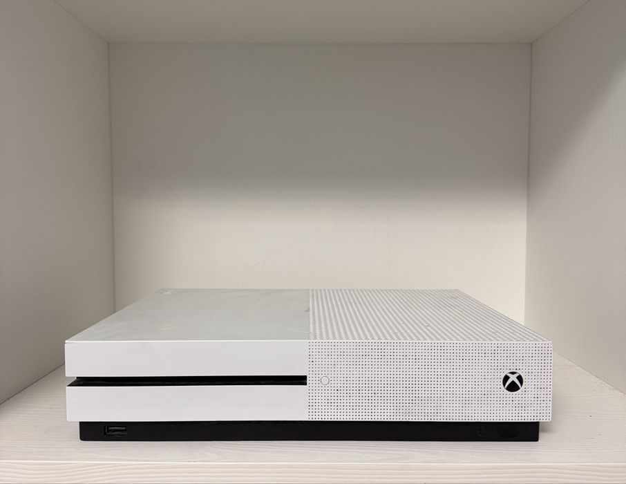 Vand xbox one s(pachet complet+volan+pedale+jocuri+2 Controllere)