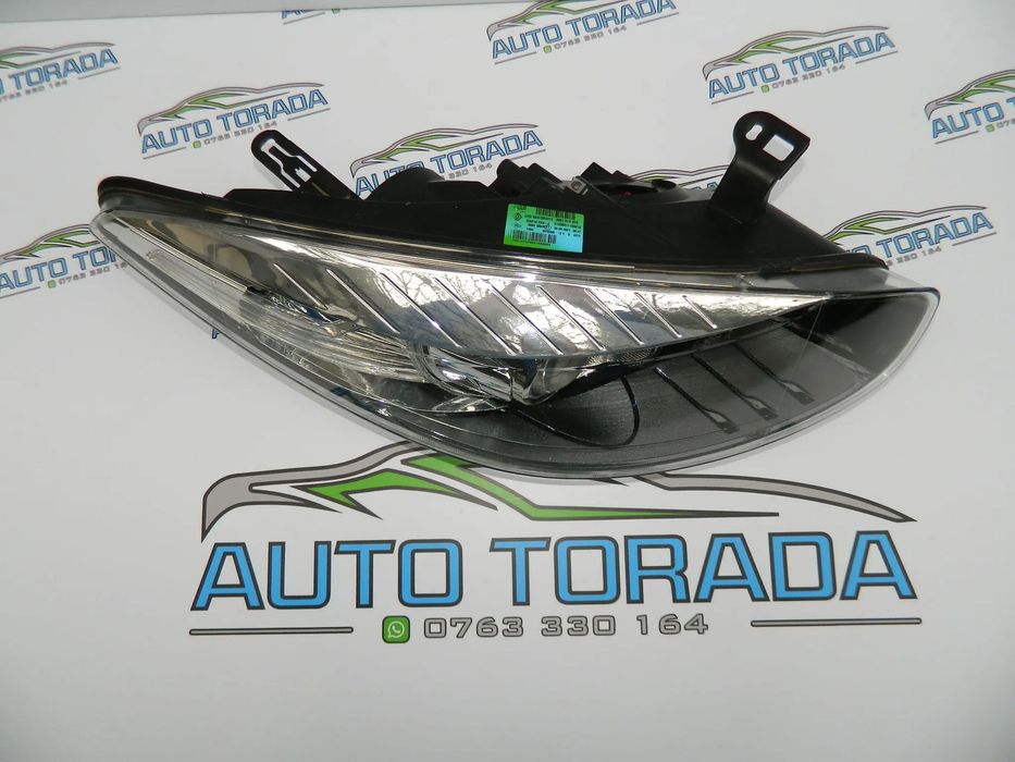 Far dreapta  RENAULT FLUENCE an 2013 2014 2015 cod 260101331R