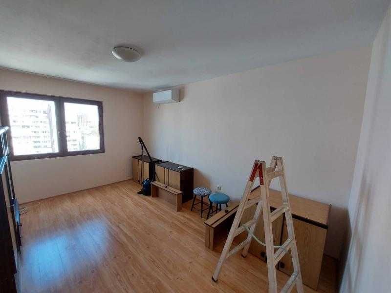 Тристаен апартамент в Братя Миладинови